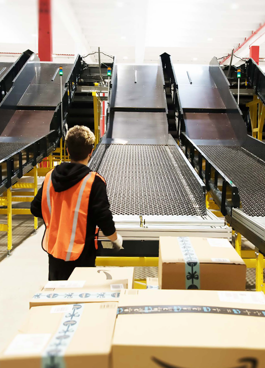 Oltre la consegna. Come Amazon ridefinisce la logistica in Lombardia