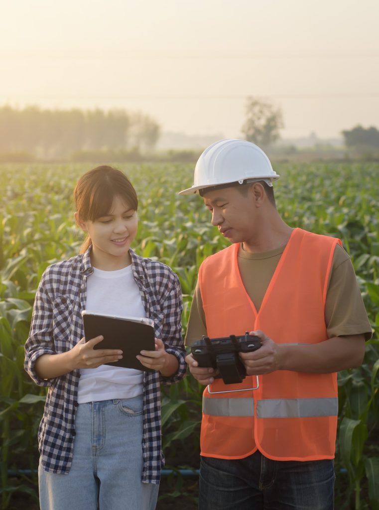 vecteezy male engineer provide a consultation and instructing to 5516024